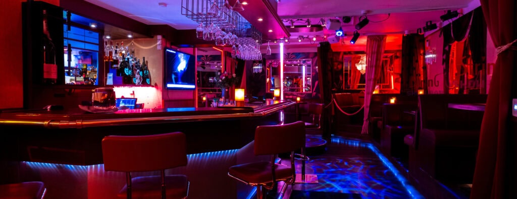 Strip Club in Oslo – Discover String Showbar 1 Bakgrunn meny